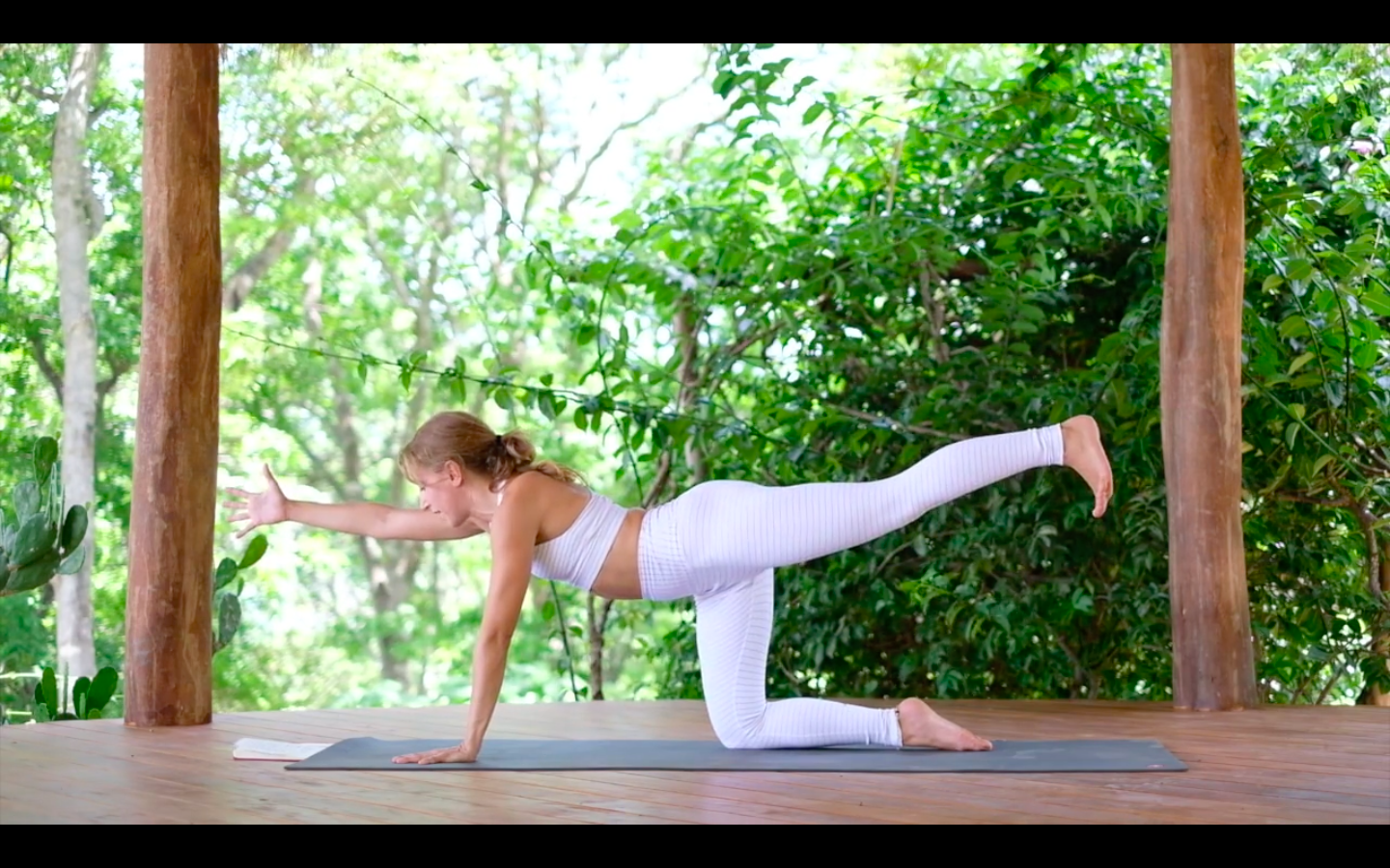 FREE yoga flow to stimulate your inner fire